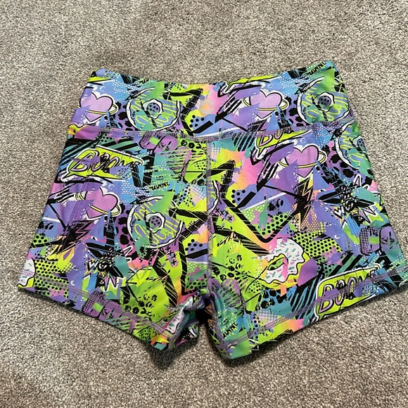 WodBottom high waisted shorts with pockets - Picture 2 of 3